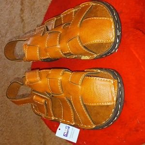Sanldes size 4 NWT
